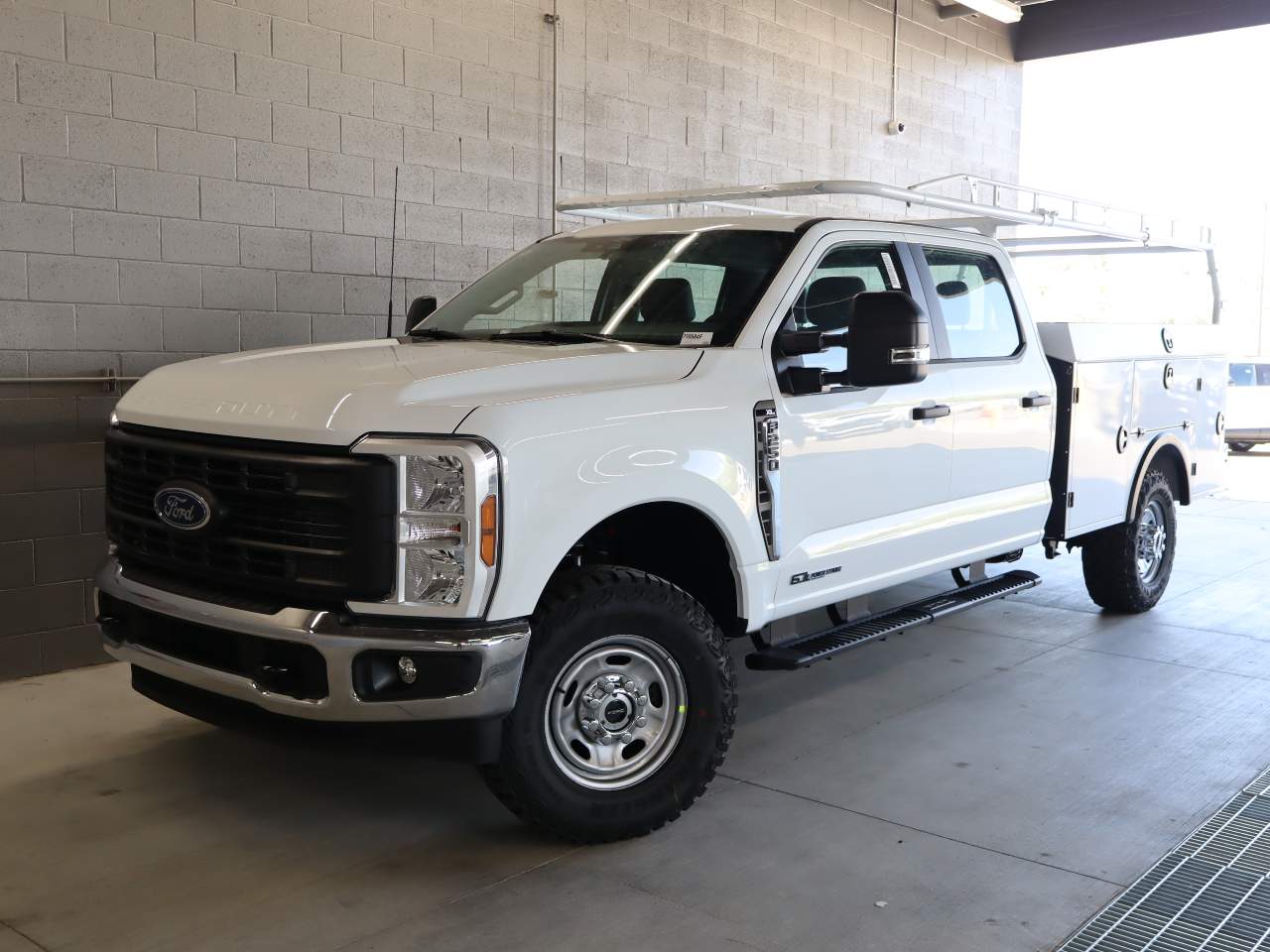 2025 Ford F-250 Super Duty Crew Cab XL