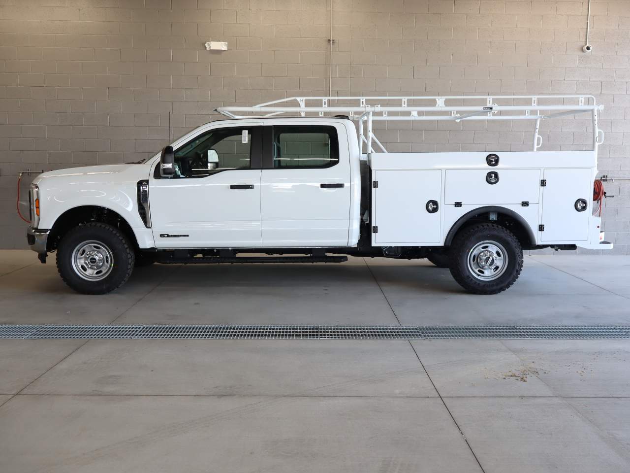 2025 Ford F-250 Super Duty Crew Cab XL