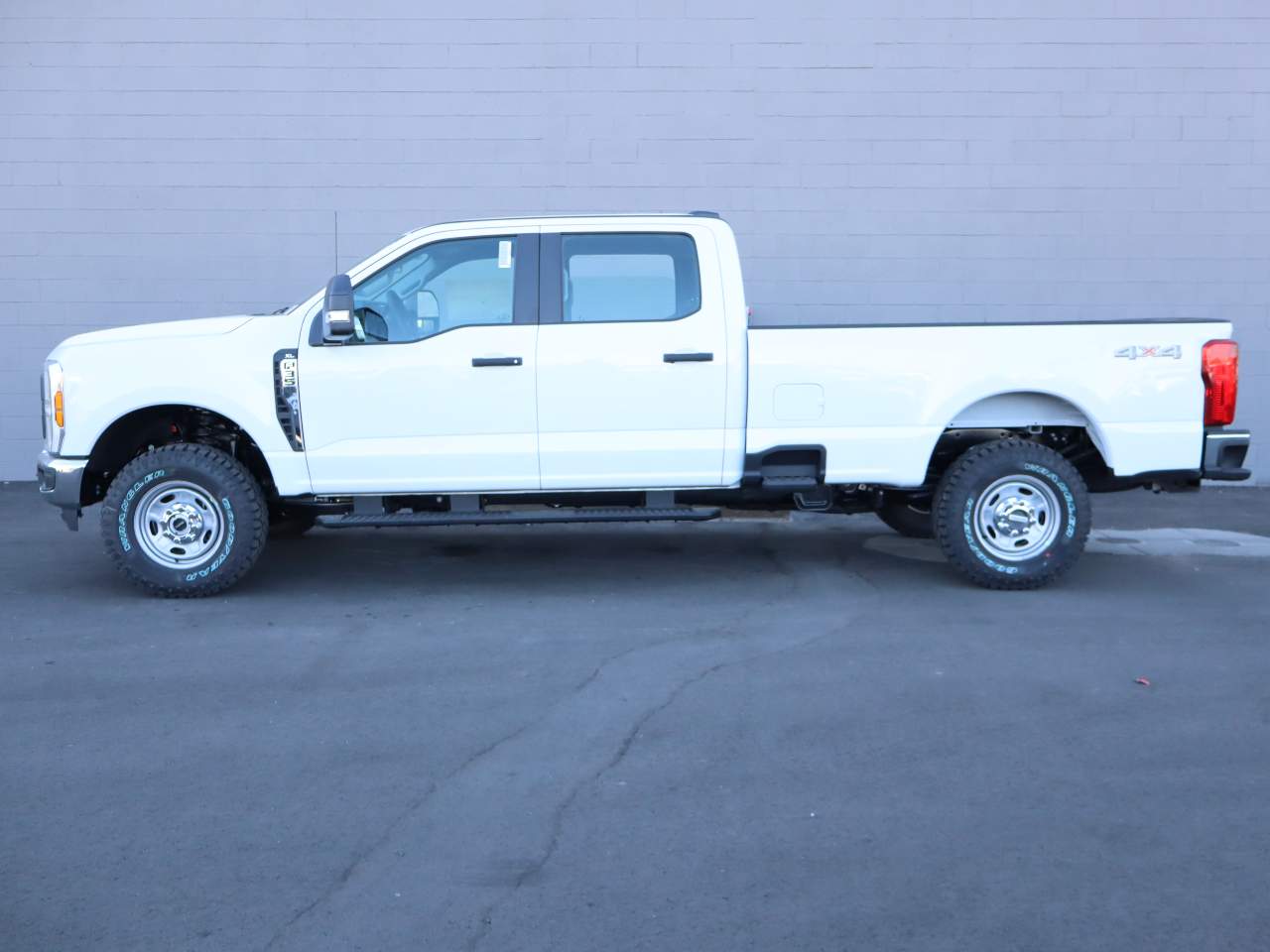 2024 Ford F-350 Super Duty SRW Crew Cab XL