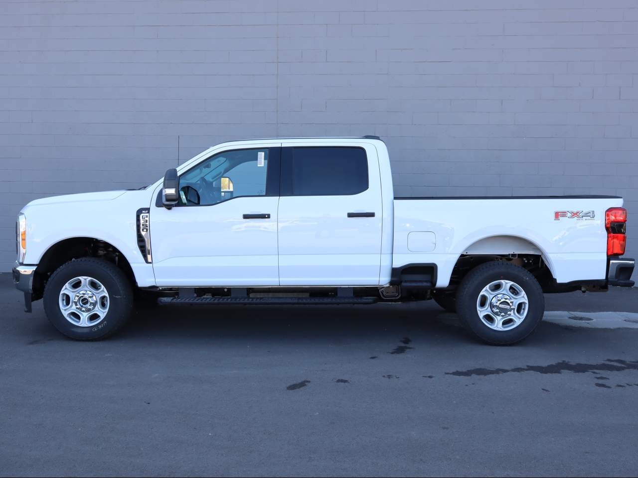 2026 Ford F-350 Super Duty SRW Crew Cab XLT