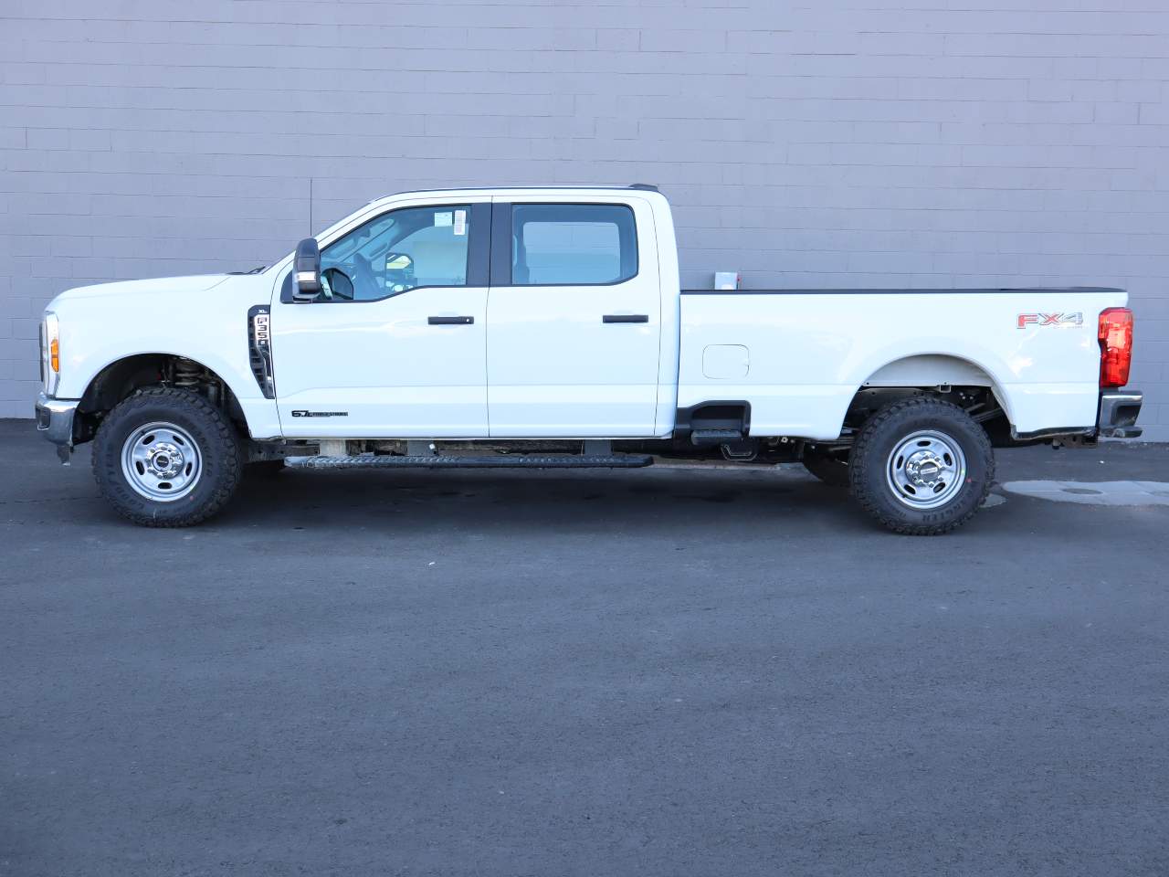 2025 Ford F-350 Super Duty SRW Crew Cab XL