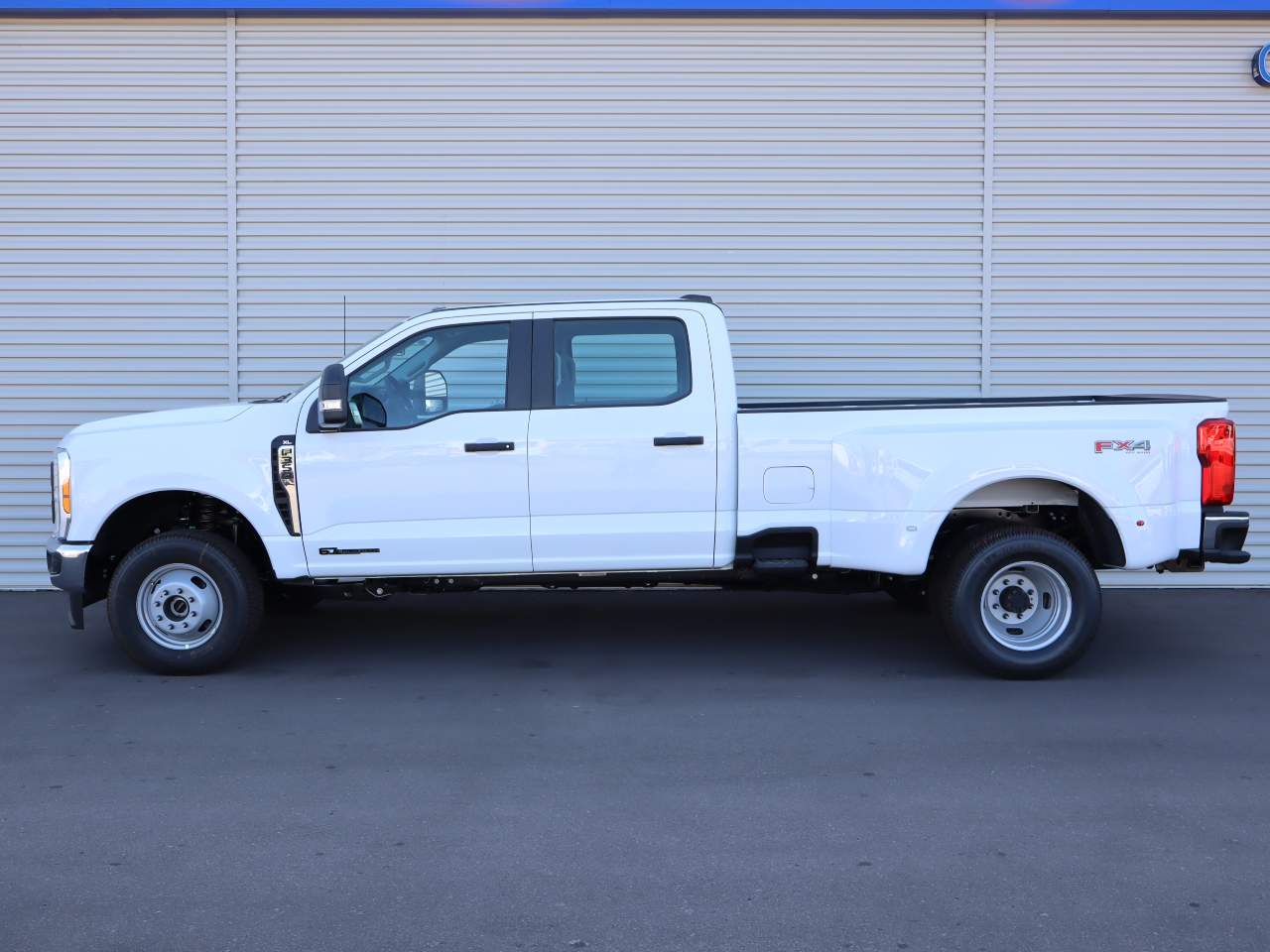 2025 Ford F-350 Super Duty DRW Crew Cab XL