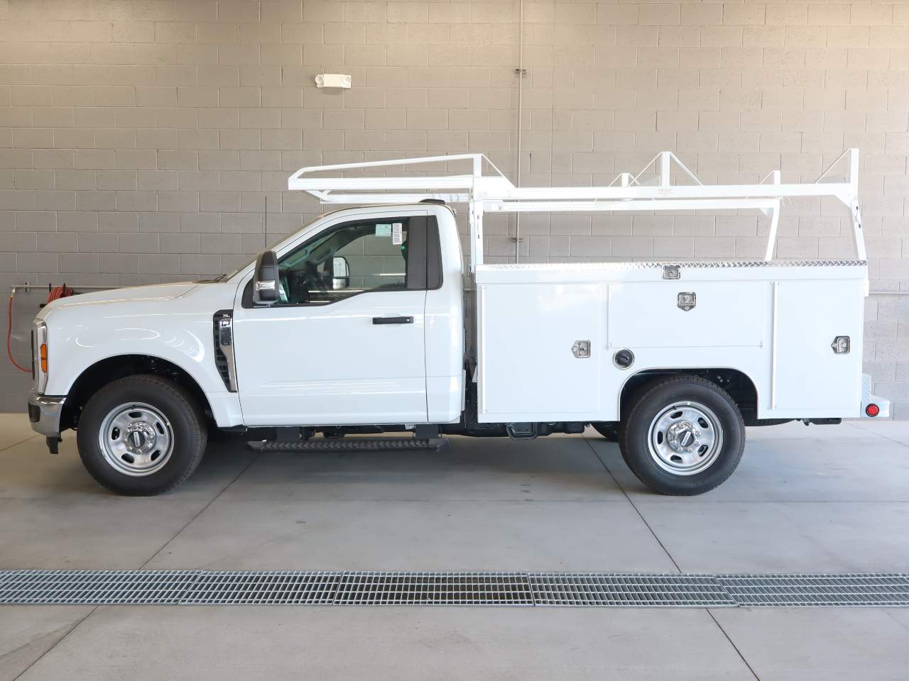 2025 Ford F-350 Super Duty SRW XL