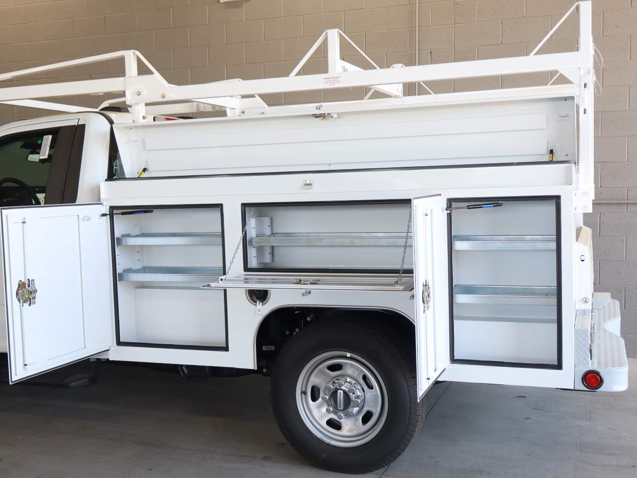 2025 Ford F-350 Super Duty XL - Photo 8