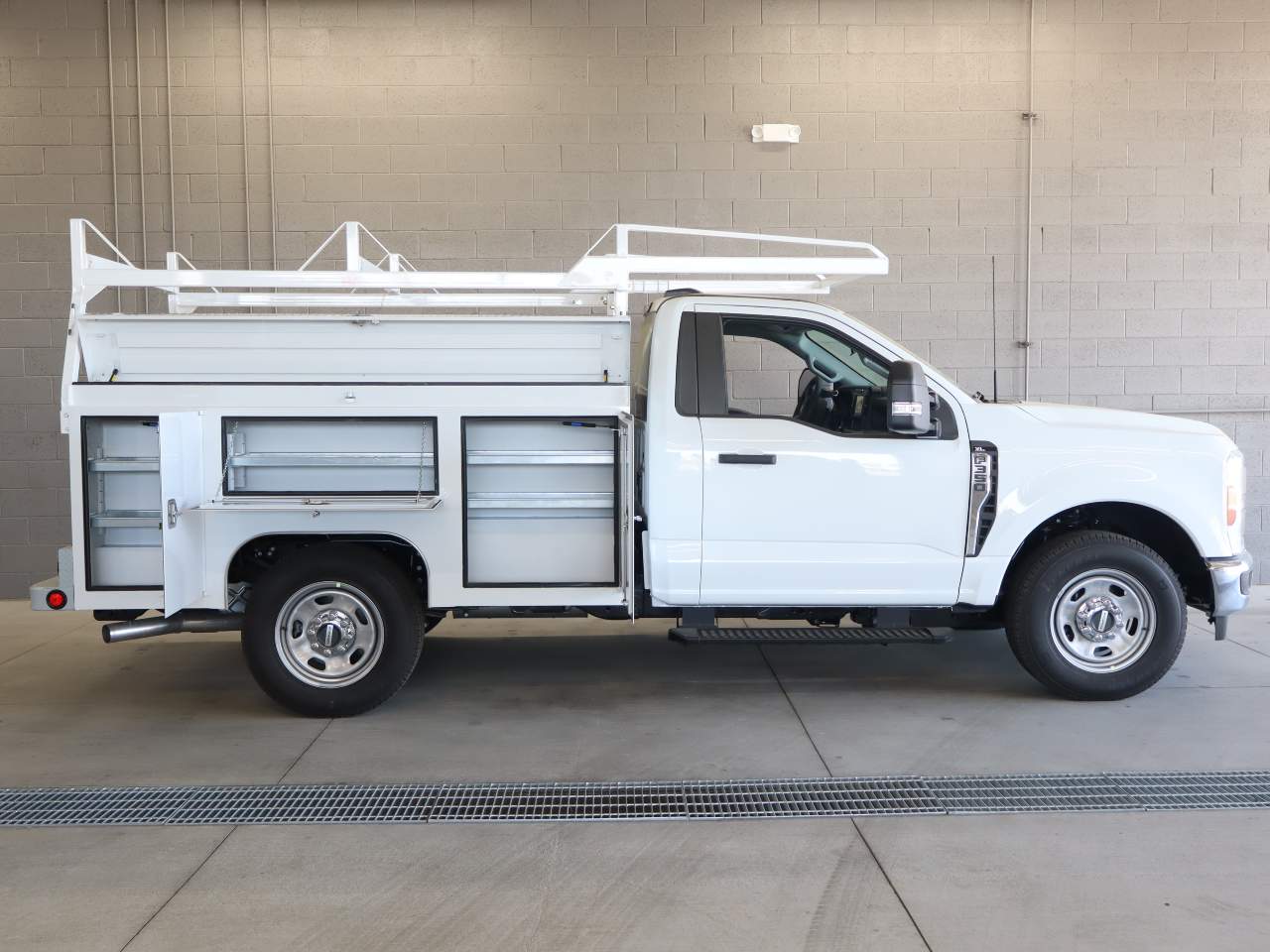 2025 Ford F-350 Super Duty XL - Photo 13