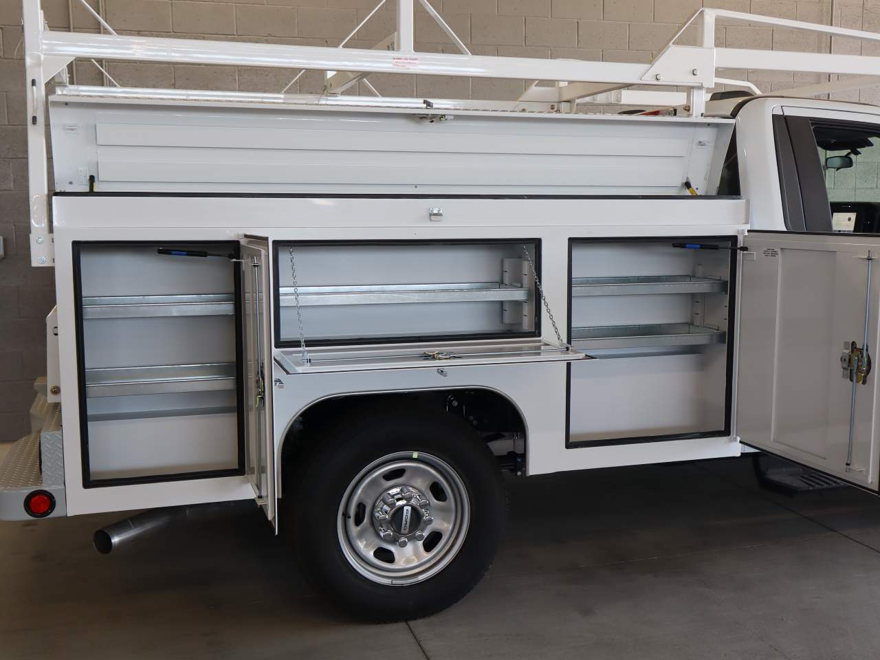 2025 Ford F-350 Super Duty XL - Photo 14