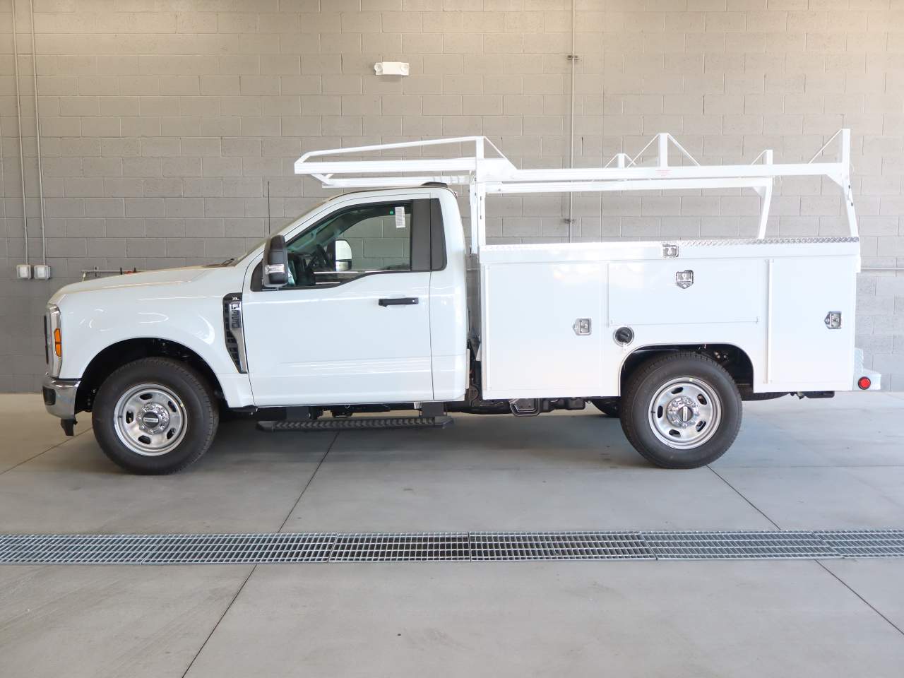 2025 Ford F-350 Super Duty SRW XL