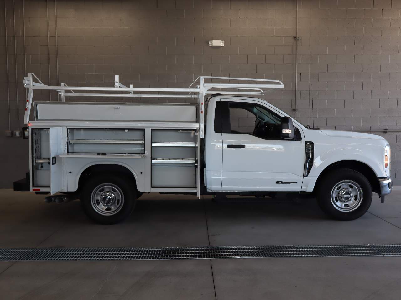 2025 Ford F-350 Super Duty XL - Photo 12