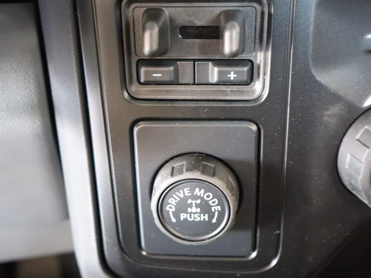 2025 Ford F-350 Super Duty XL - Photo 29