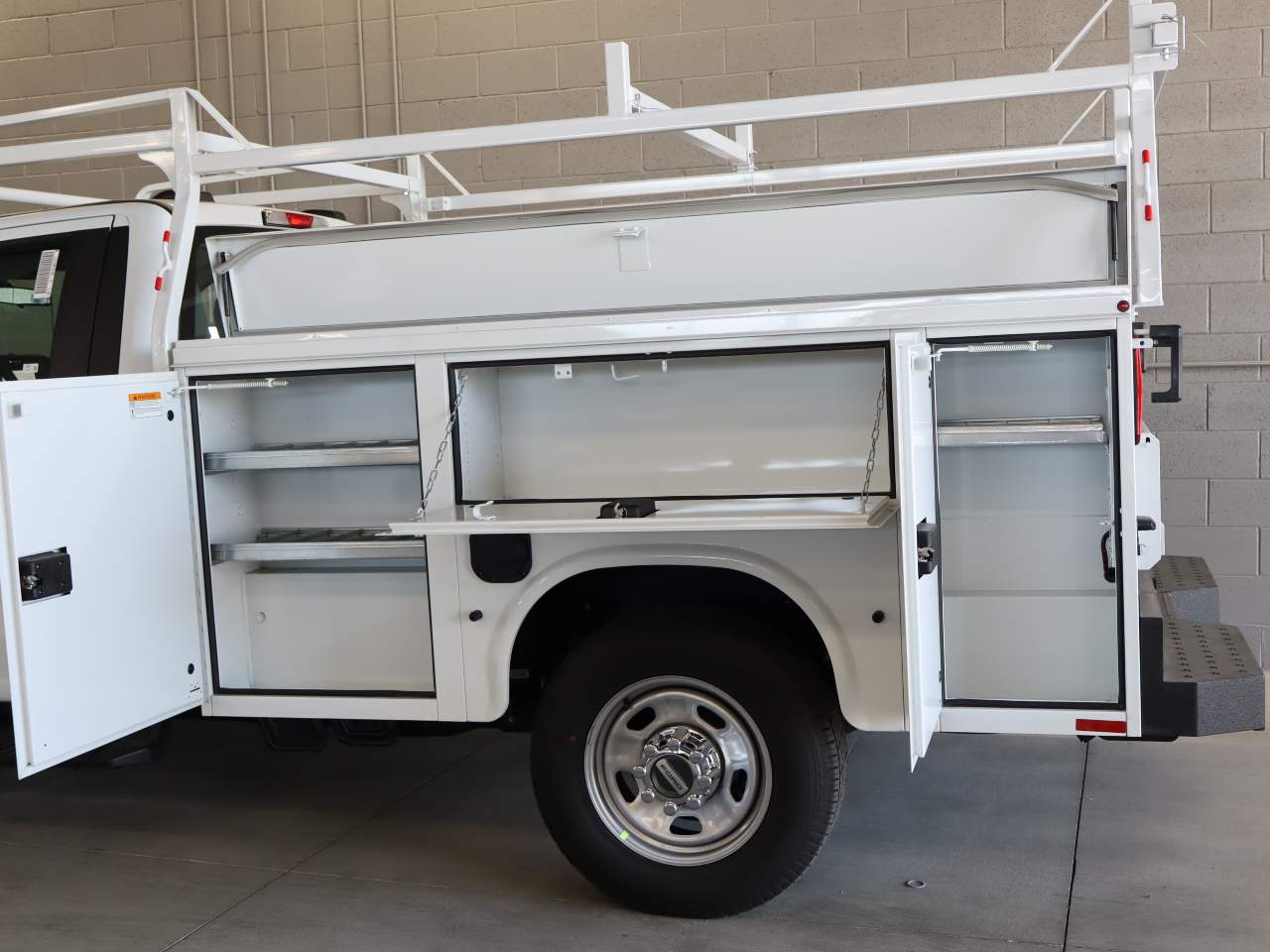 2025 Ford F-350 Super Duty XL - Photo 8