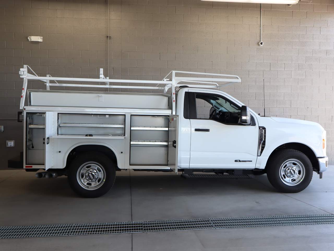 2025 Ford F-350 Super Duty XL - Photo 13