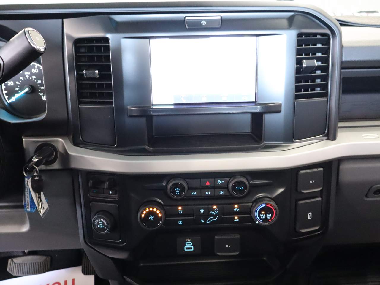2025 Ford F-350 Super Duty XL - Photo 25