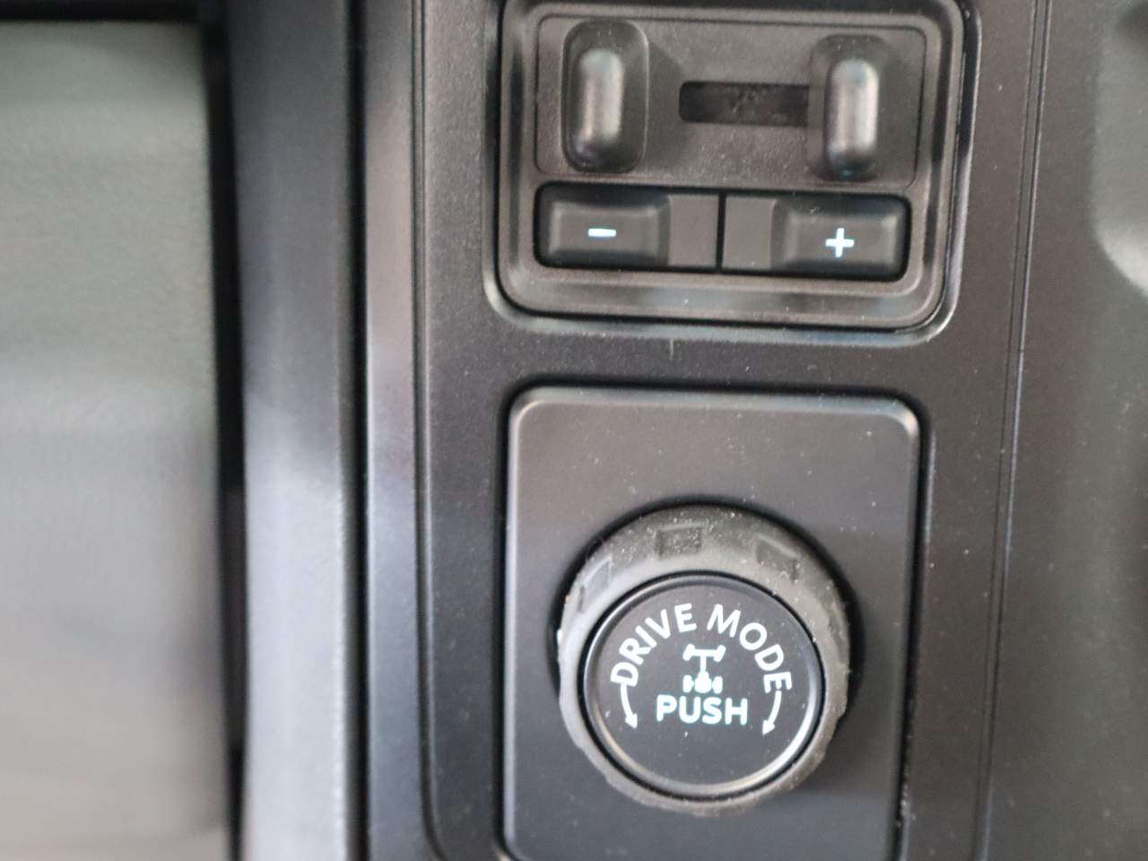 2025 Ford F-350 Super Duty XL - Photo 30