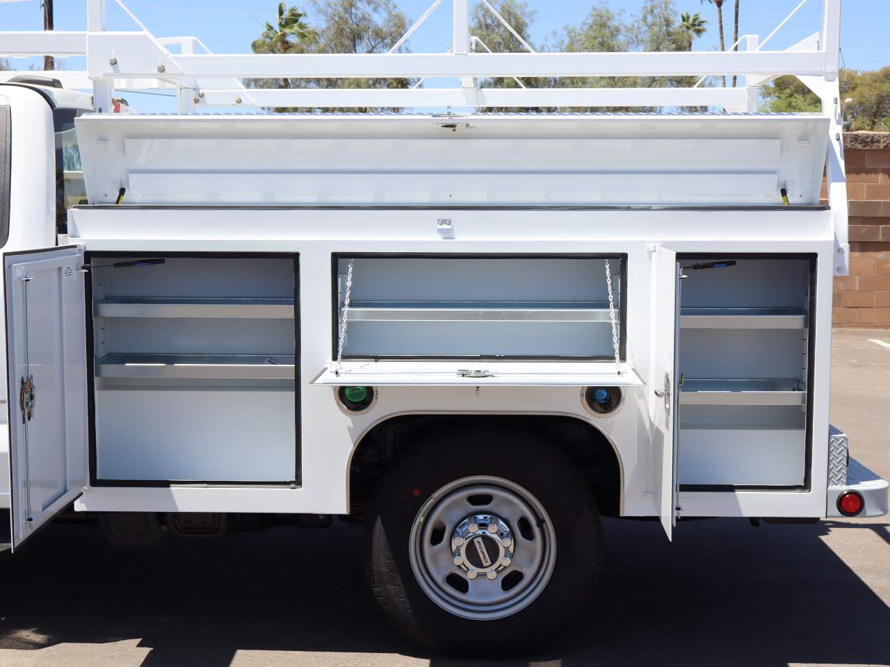 2025 Ford F-350 Super Duty XL - Photo 8