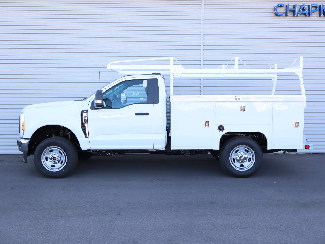 2025 Ford F-350 Super Duty SRW XL