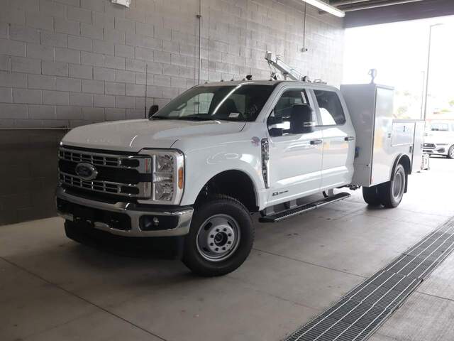 2026 Ford F-350 Super Duty DRW Crew Cab