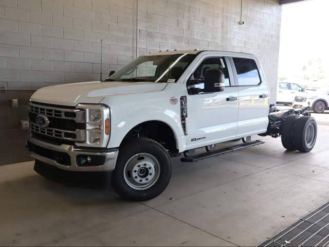 2026 Ford F-350 Super Duty DRW Crew Cab