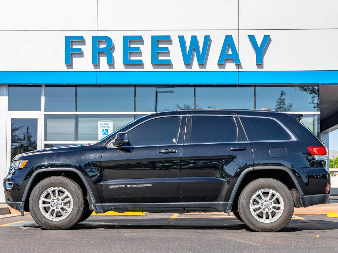 2020 Jeep Grand Cherokee Laredo