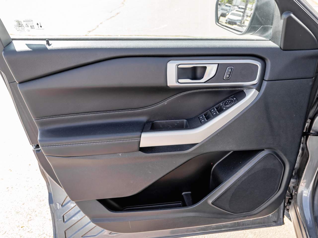 2023 Ford Explorer XLT - Photo 9