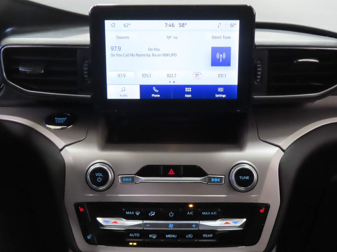2024 Ford Explorer XLT - Photo 12