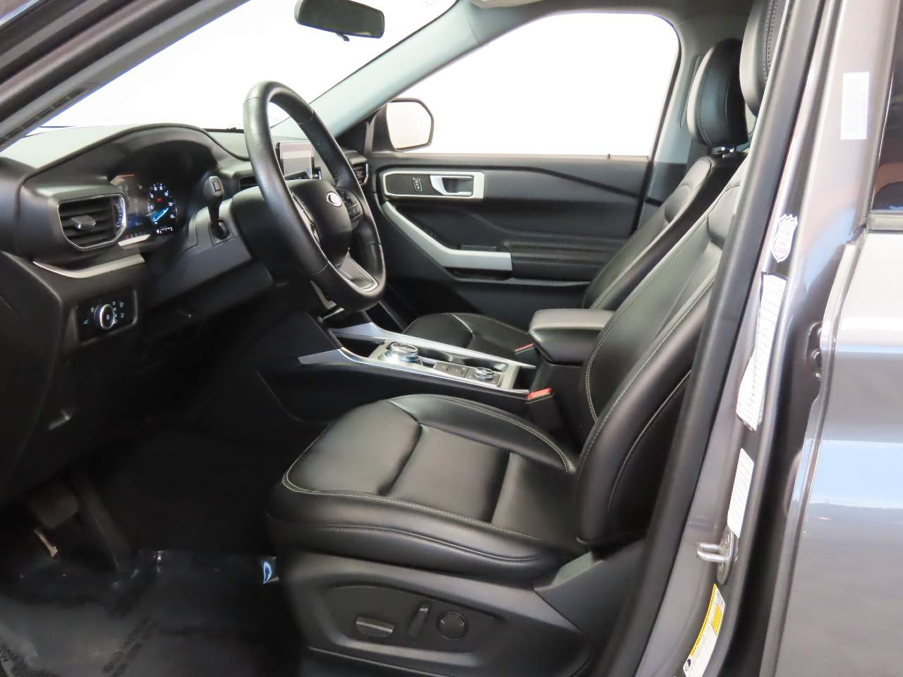 2024 Ford Explorer XLT - Photo 15