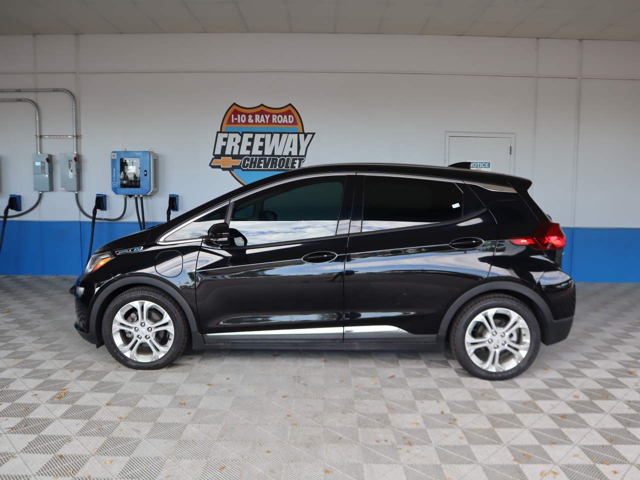 Used 2018 Chevrolet Bolt EV LT with VIN 1G1FW6S00J4132879 for sale in Chandler, AZ