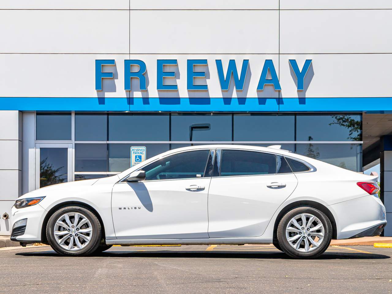 Used 2020 Chevrolet Malibu 1LT with VIN 1G1ZD5ST1LF060671 for sale in Chandler, AZ