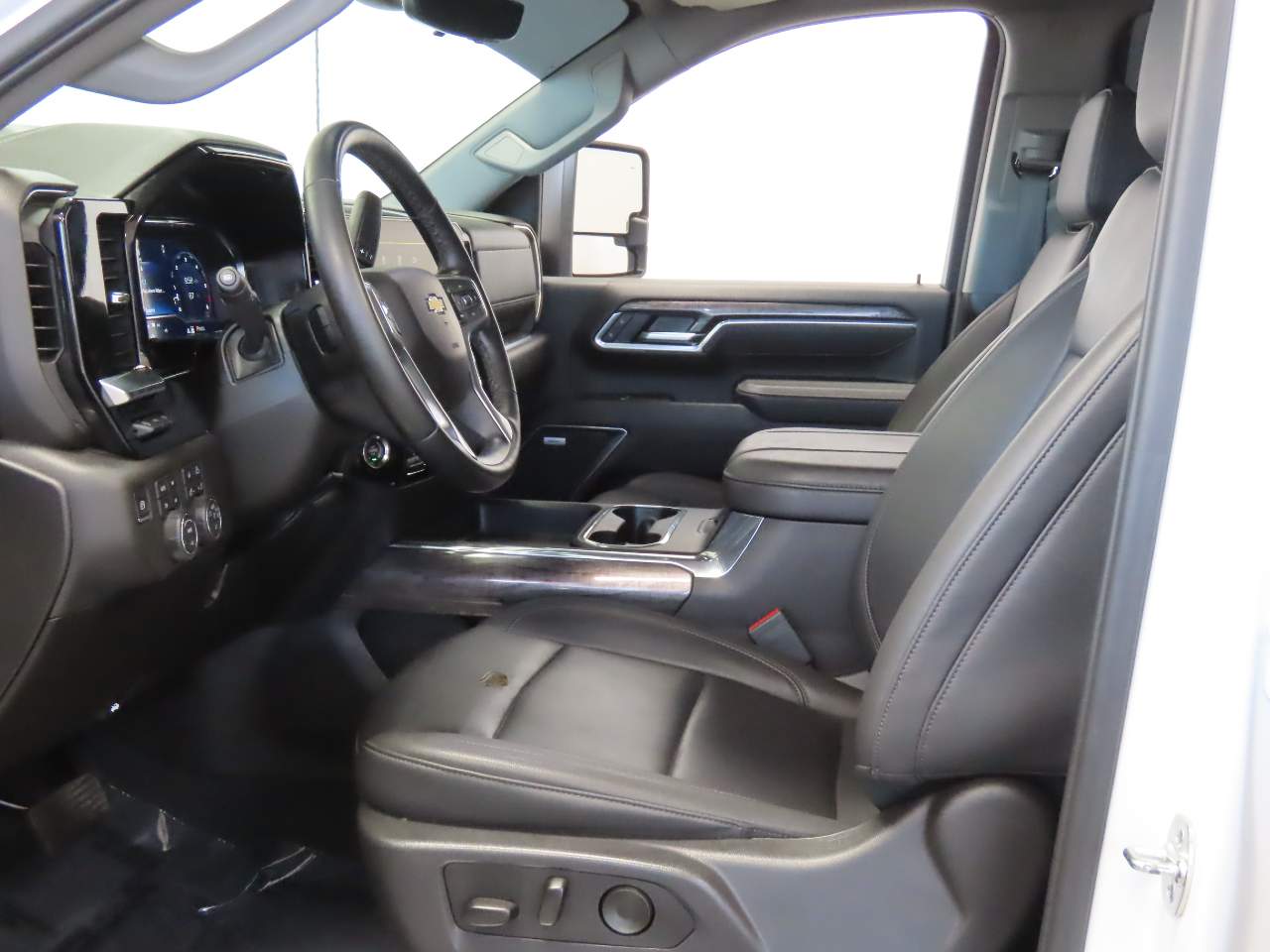 2025 Chevrolet Silverado 2500HD LTZ - Photo 17