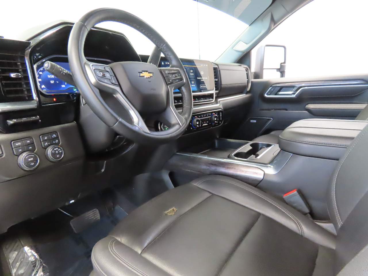 2025 Chevrolet Silverado 2500HD LTZ - Photo 10