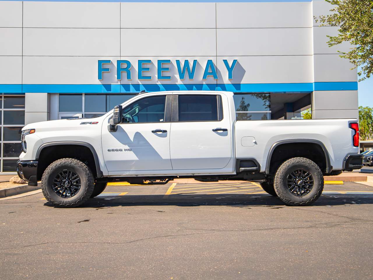 2024 Chevrolet Silverado 2500HD ZR2 - Photo 7