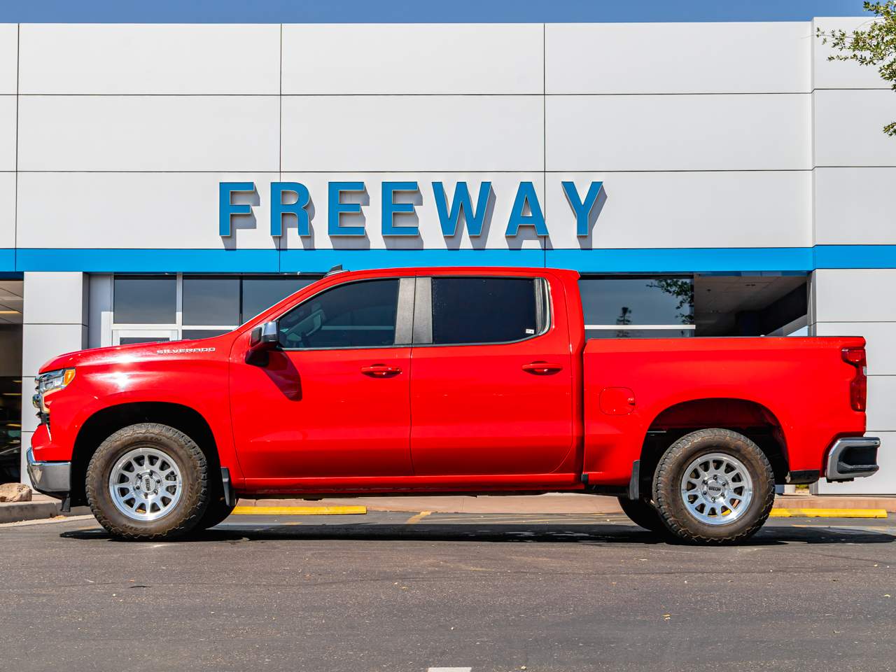 2023 Chevrolet Silverado 1500 LT Crew Cab