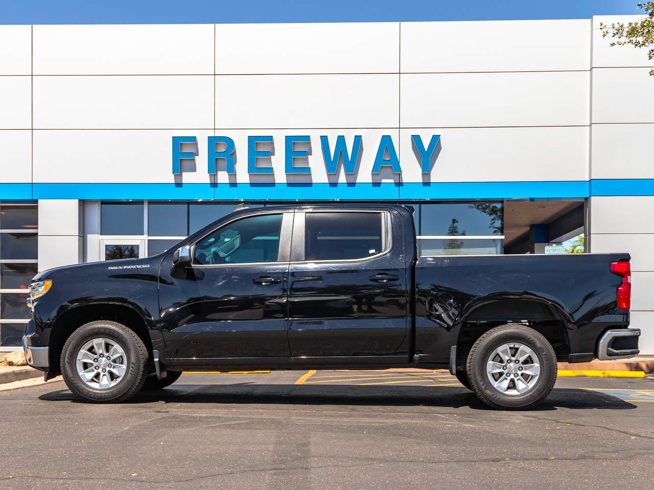 2022 Chevrolet Silverado 1500 LT Crew Cab