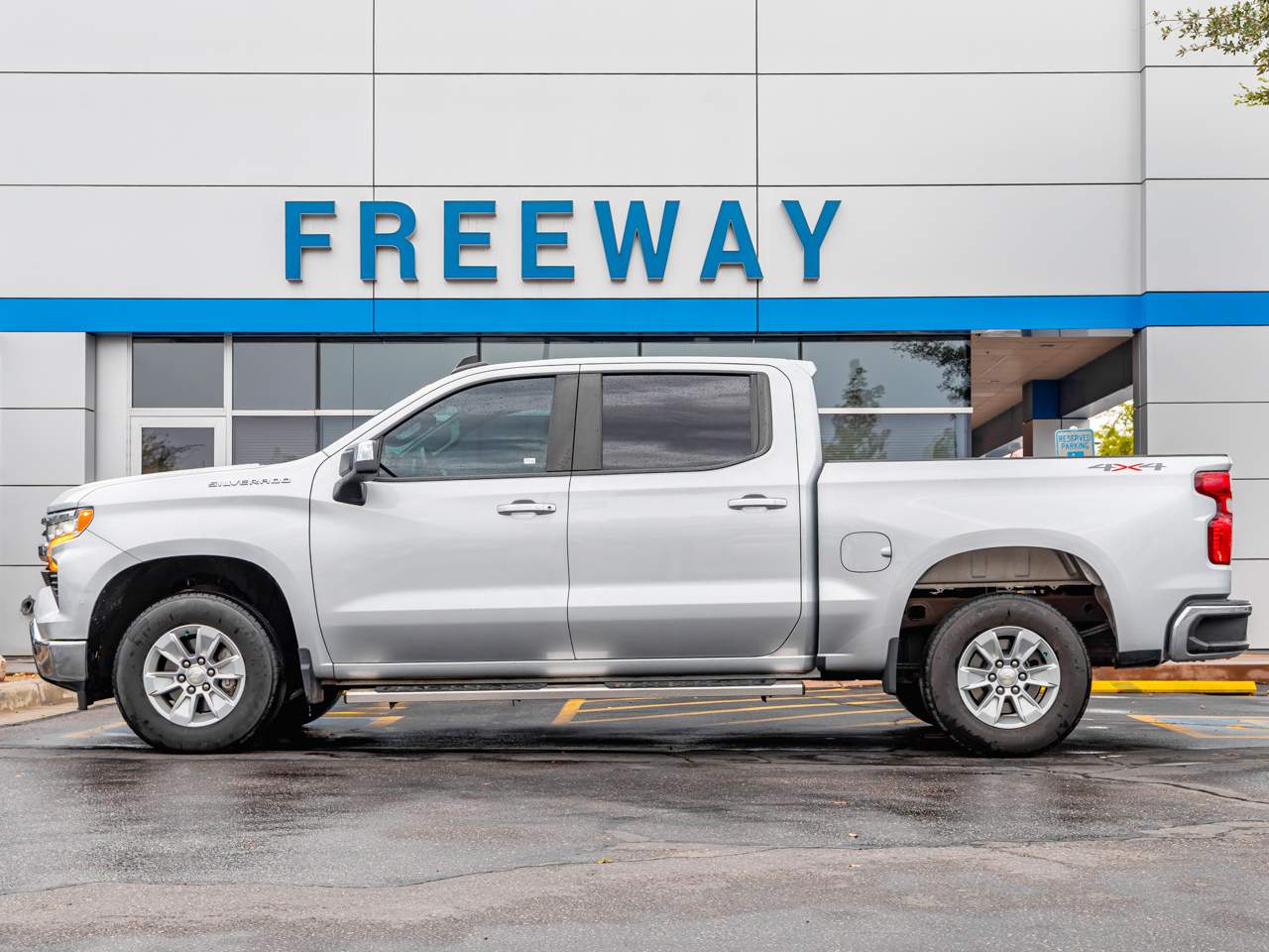 2022 Chevrolet Silverado 1500 LT Crew Cab
