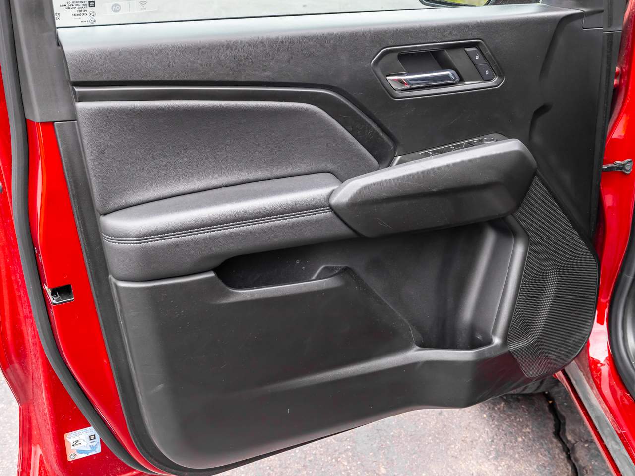 2023 Chevrolet Colorado LT - Photo 9