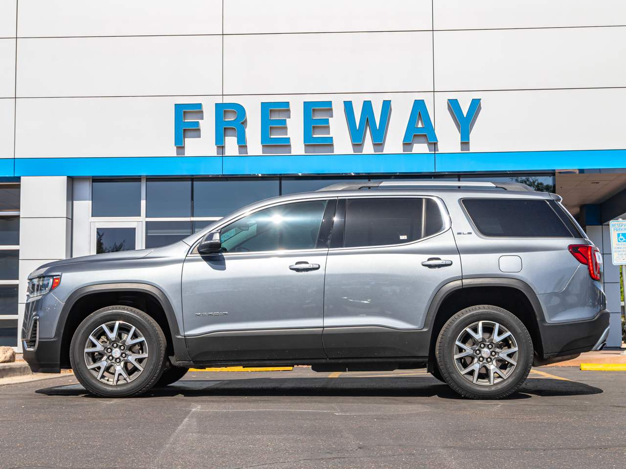 2022 GMC Acadia SLE