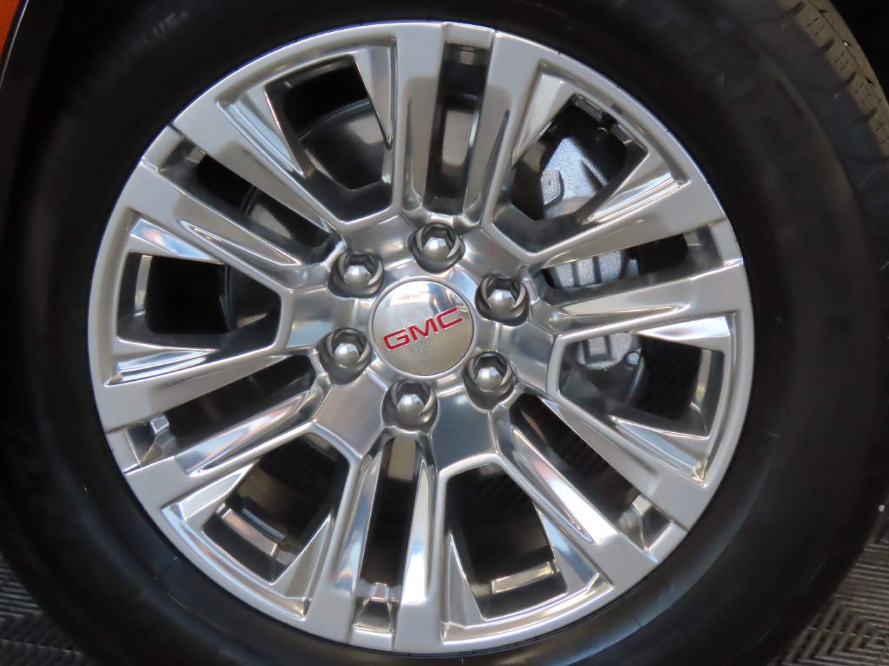 View vehicle photo 7