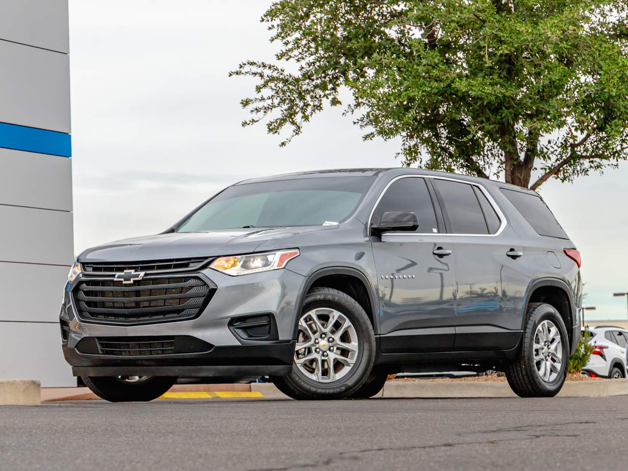 Gray (Satin Steel Metallic) 2020 Chevrolet Traverse LS FWD SUV / Crossover Front-Wheel Drive 9-Speed Automatic