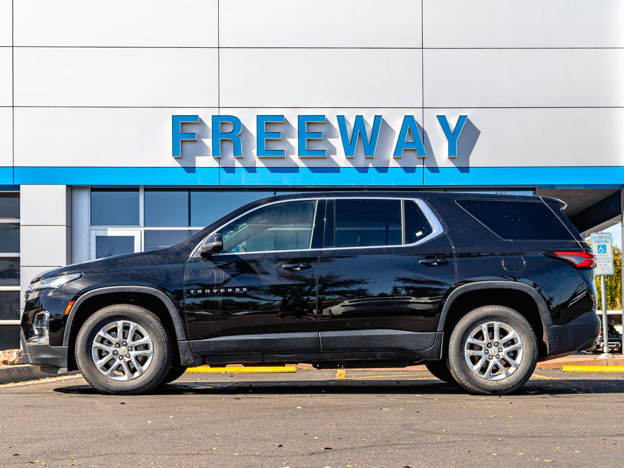 2023 Chevrolet Traverse LS