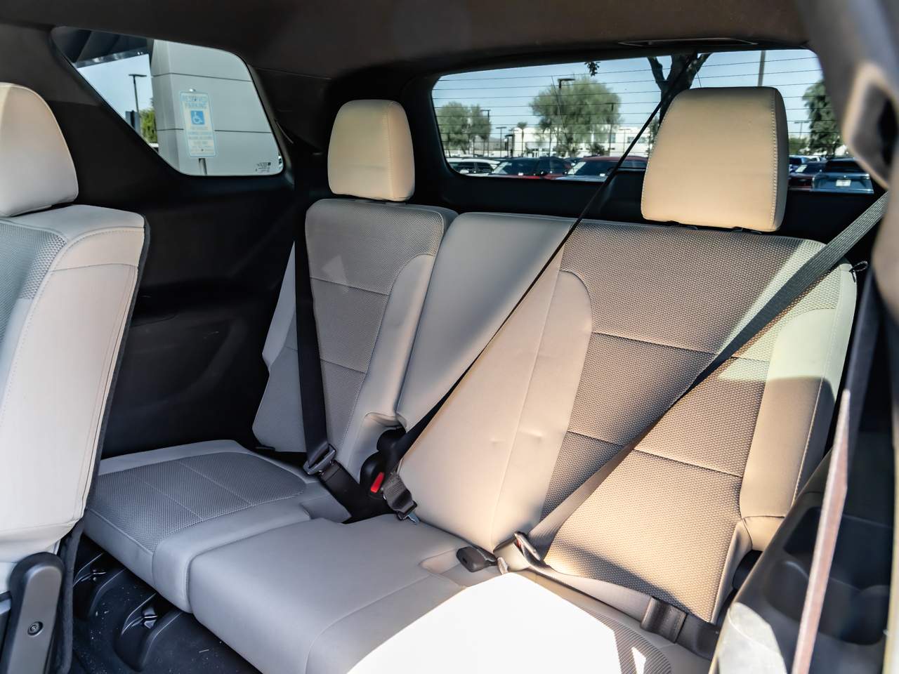 2022 Chevrolet Traverse LS photo 2