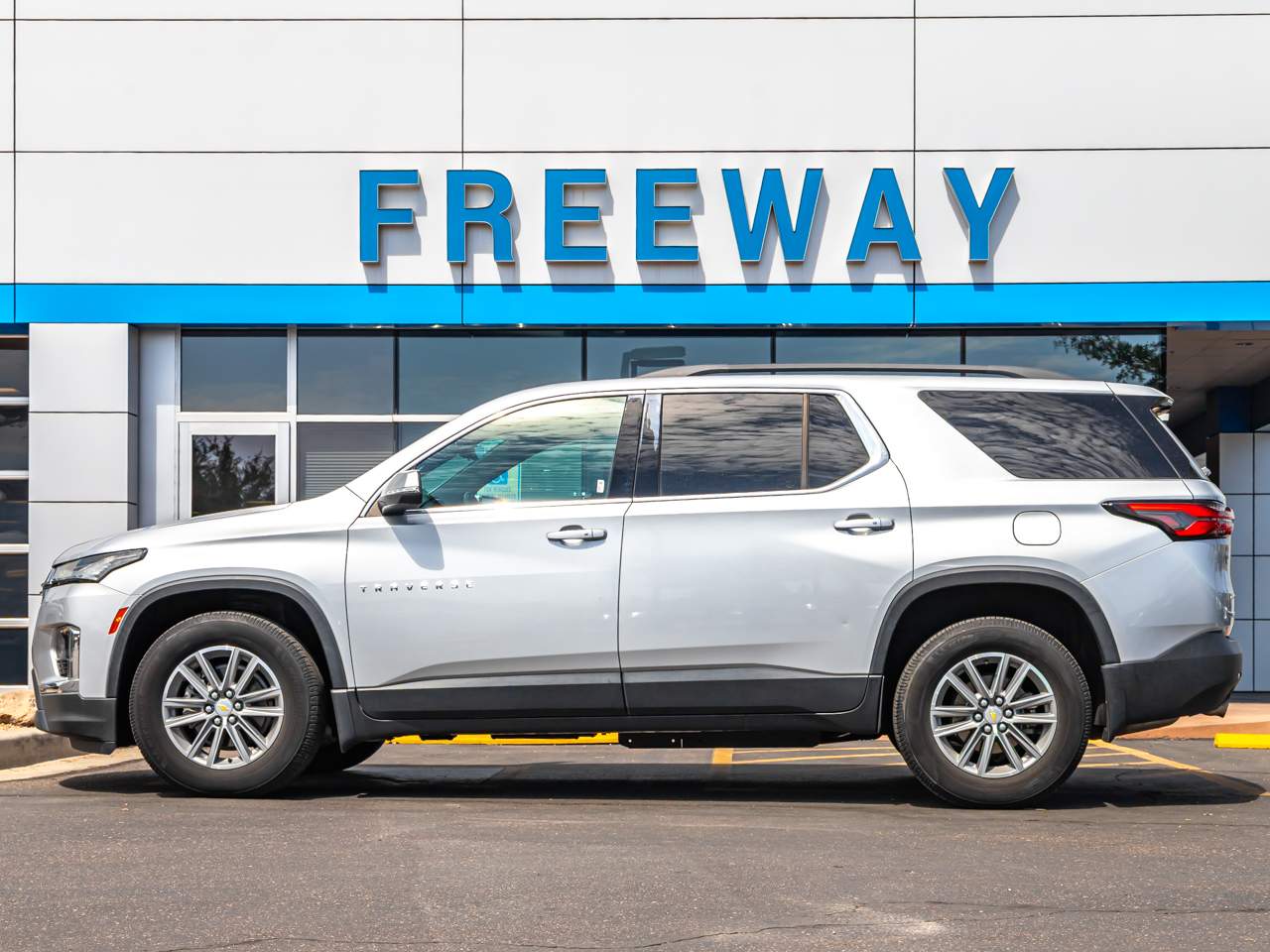 2022 Chevrolet Traverse LT Cloth