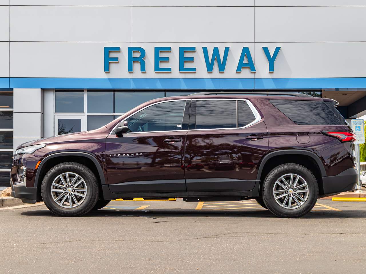 2023 Chevrolet Traverse LT Leather