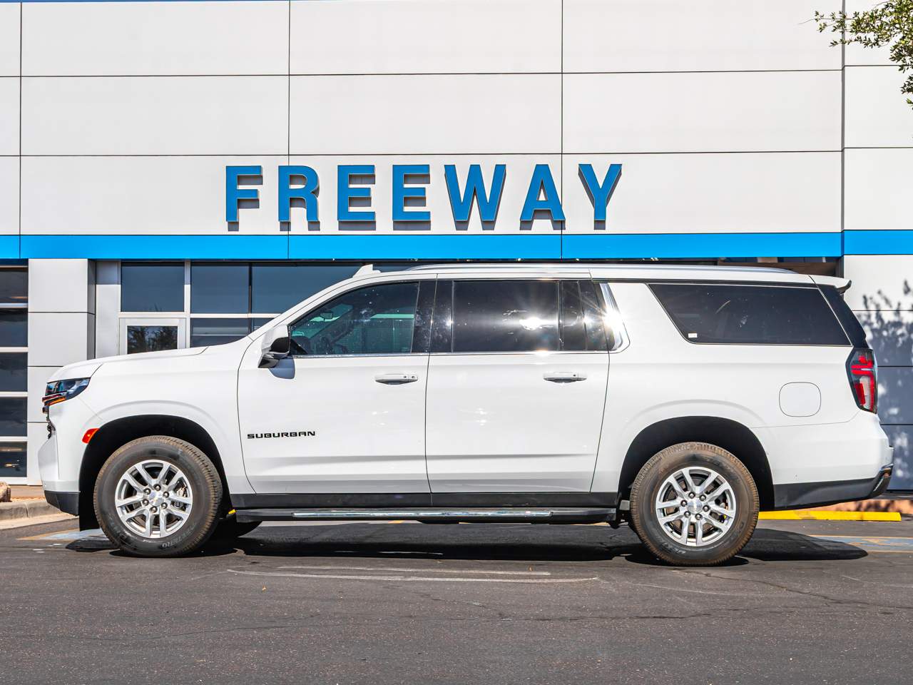 2023 Chevrolet Suburban LS