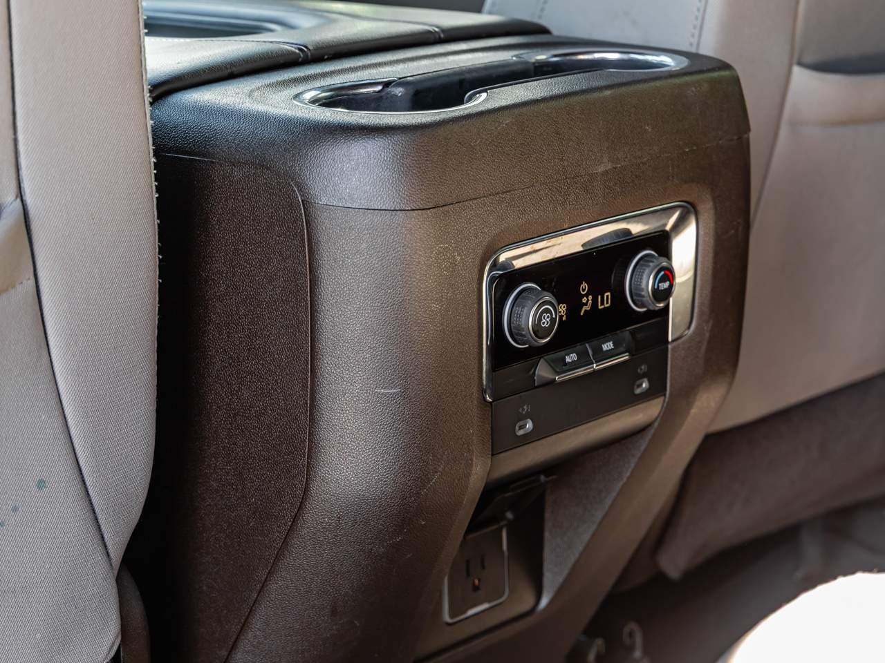 2023 Chevrolet Suburban LS
