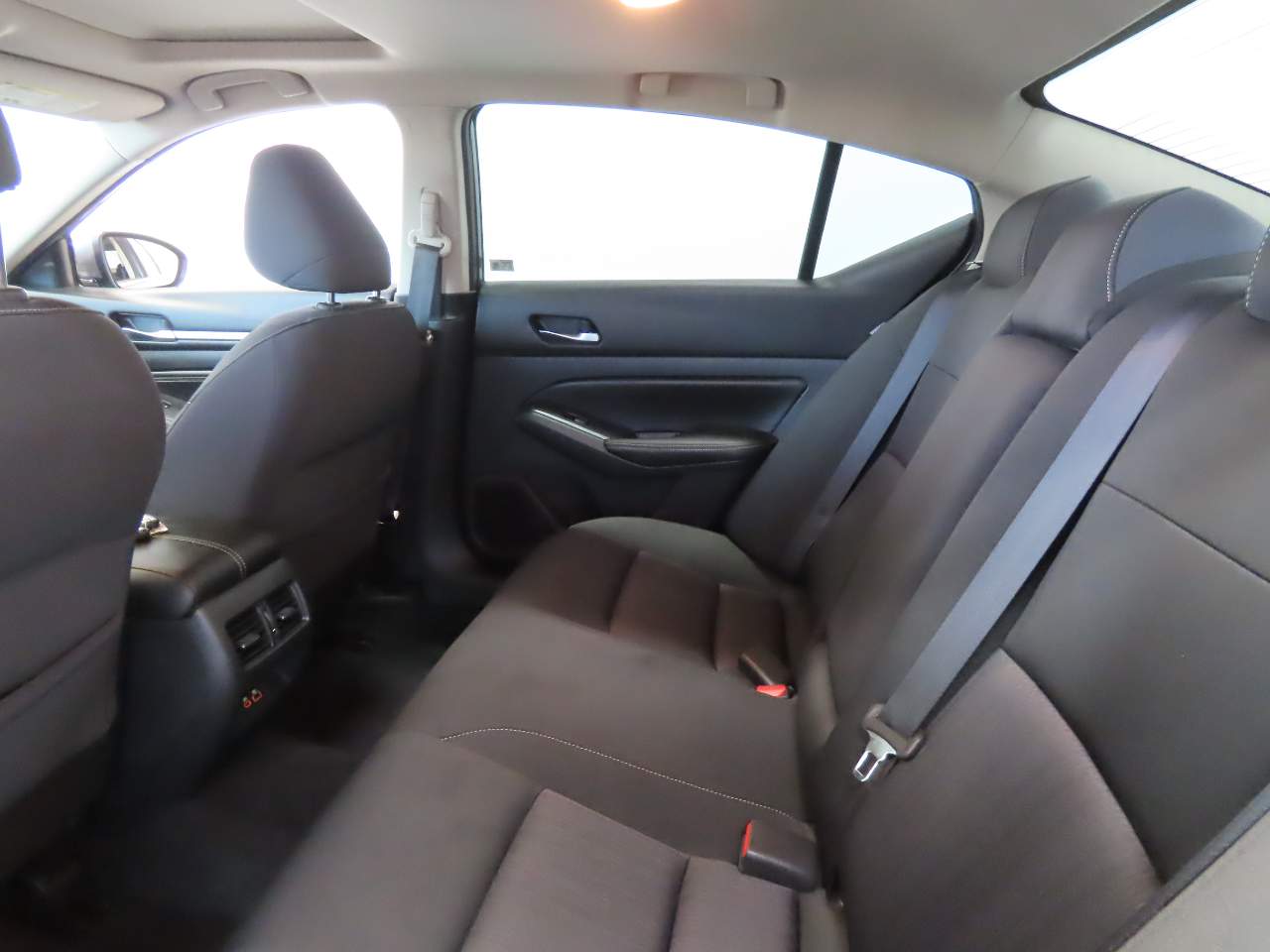 2019 Nissan Altima SV - Photo 16