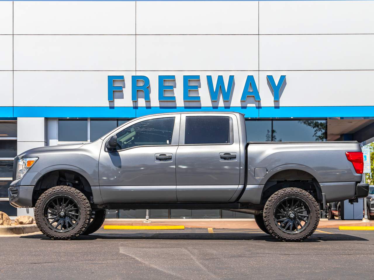 2023 Nissan Titan S Crew Cab