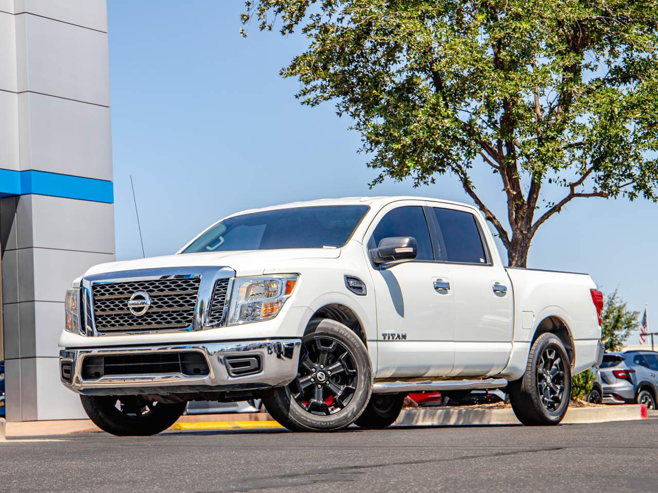 2017 Nissan Titan SV 4X2 Crew Cab's photo