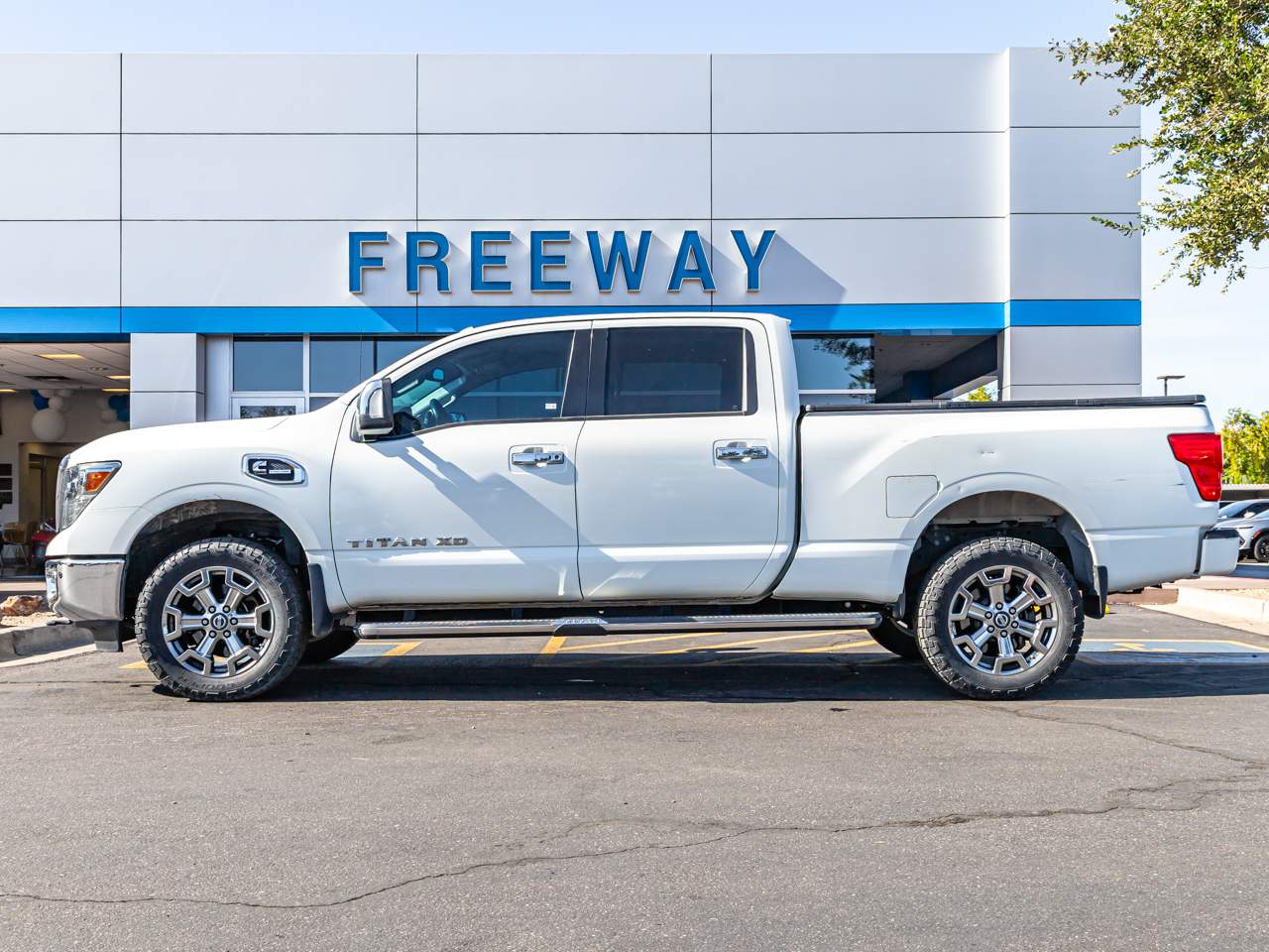 2017 Nissan Titan XD SL Crew Cab
