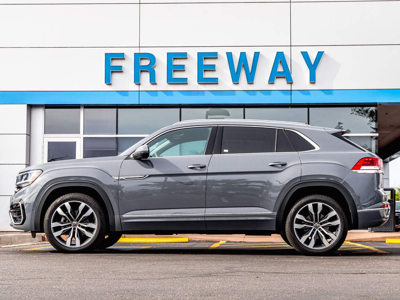 2023 Volkswagen Atlas Cross Sport V6 SEL Premium R-Line 4Motion