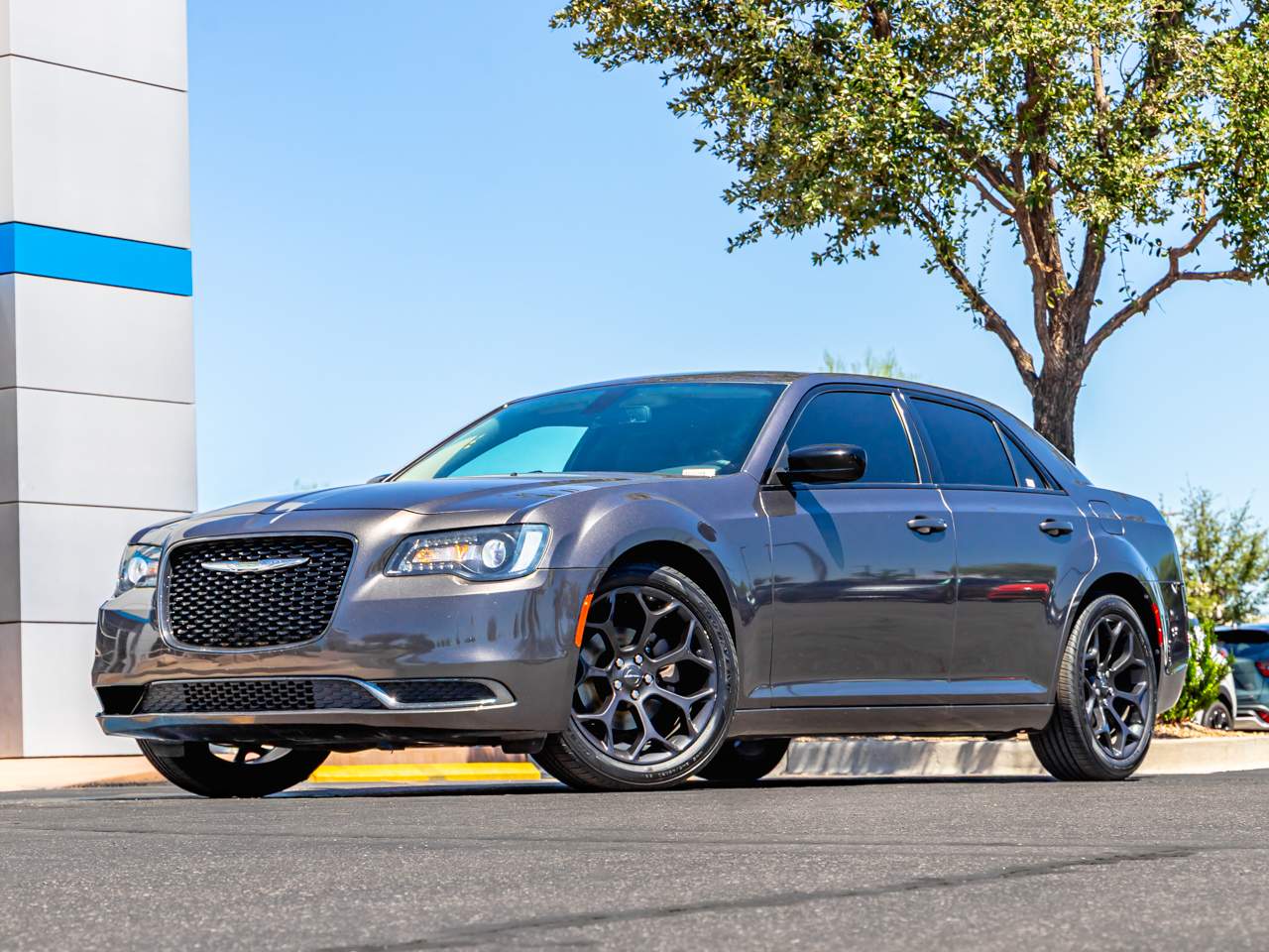 2019 Chrysler 300 Touring's photo