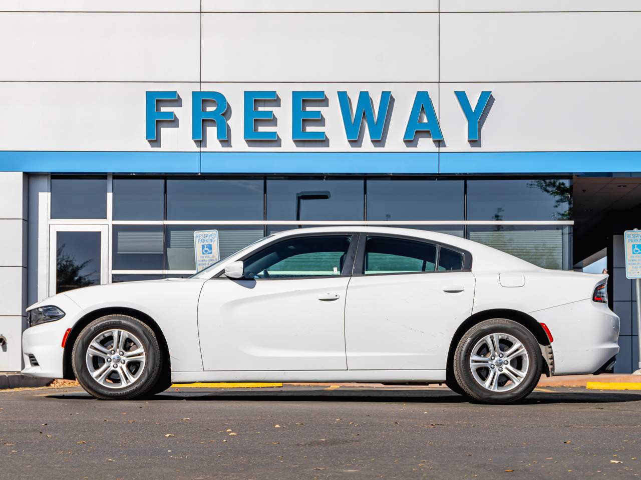 Used 2020 Dodge Charger SXT with VIN 2C3CDXBG8LH138829 for sale in Chandler, AZ